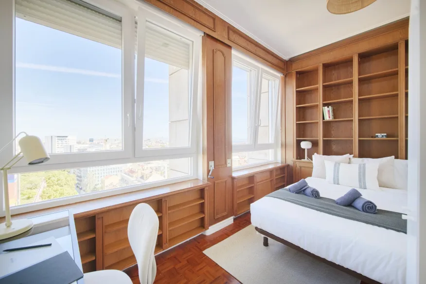 A furnished AMS bedroom in Lisbon