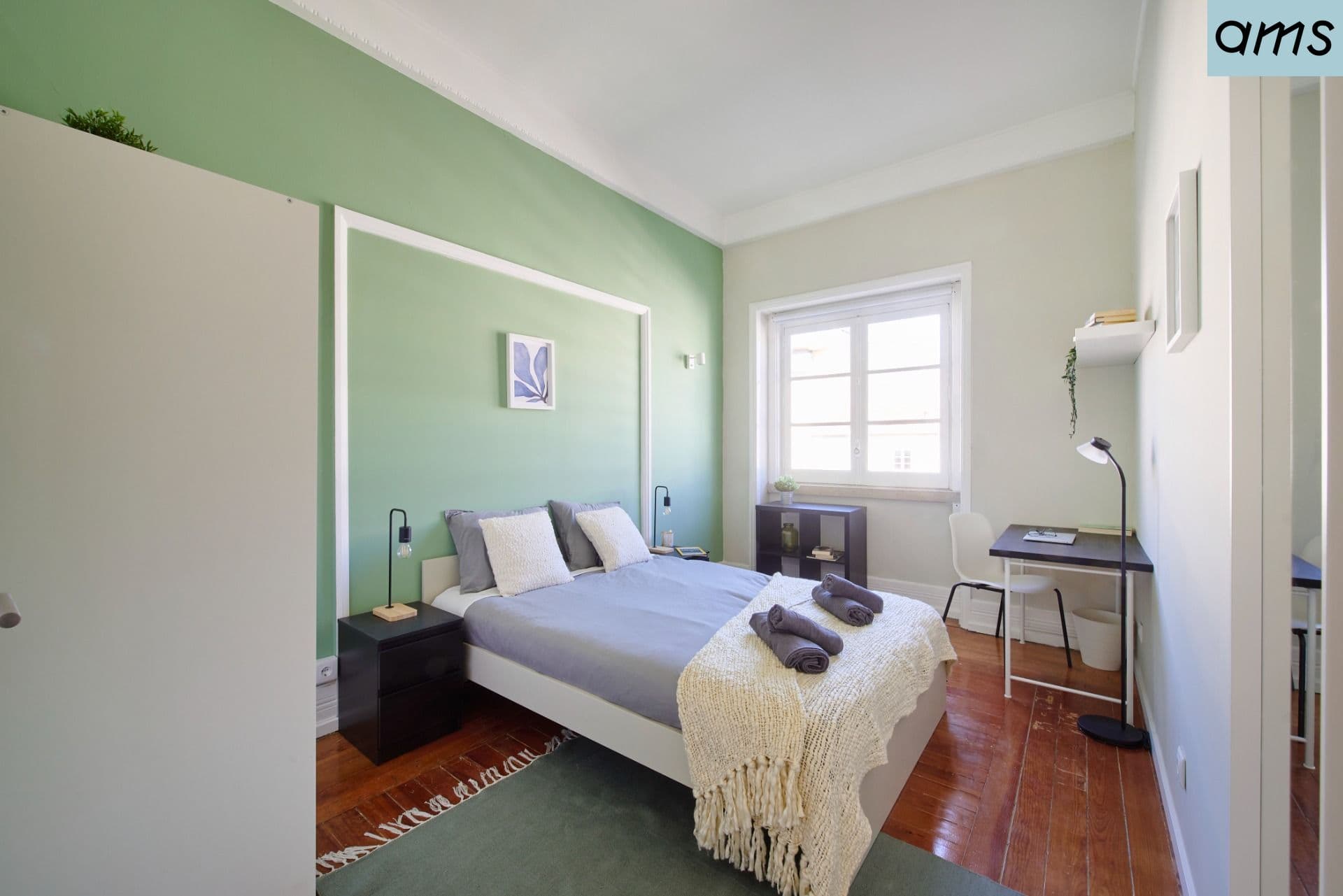 A furnished AMS bedroom at Marquês de Pombal, Lisbon
